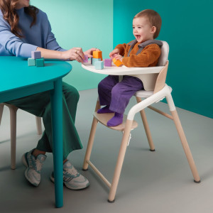Chaise haute évolutive en bois et bioplastique Giraffe "Bois neutre/Blanc" Bugaboo