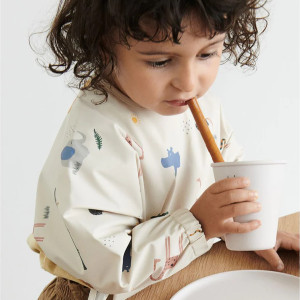 Bavoir manches longues imperméable à poche (12-36 mois) en PET recyclé Merle "Sandy Safari" Liewood