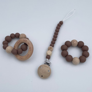 Attache tétine en perles de silicone avec clip en bois Elephant Gravé "Marron" Chewies & More