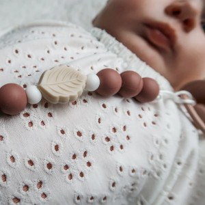Attache tétine en perles de silicone avec clip en bois Leaf "Rose Pâle" Chewies & More