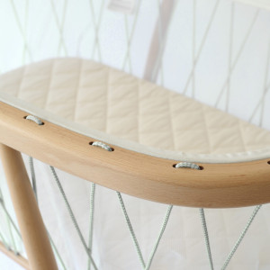 Berceau en bois Kumi Mesh "Lichen" Charlie Crane