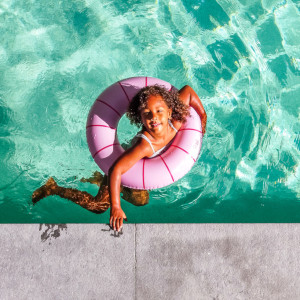 Bouée de piscine (40cm) "Rouge Cerise" (18 mois-4 ans) Quut