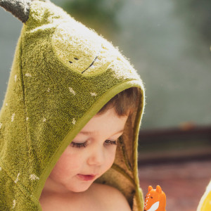 Cape de bain enfant en éponge de coton bio "Mr Dino" (2-6 ans) Trixie