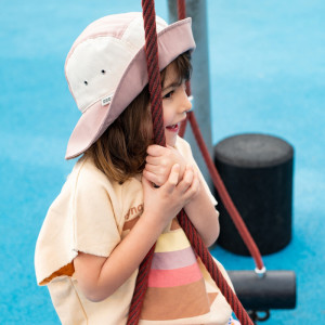 Chapeau bébé en coton bio anti-UV Camper "Rose" Ki et la