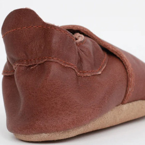 Chaussons bébé en cuir Soft Sole Classic "Toffee" Bobux