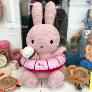 Peluche géante lapin Miffy en velours côtelé "Rose" (70 cm) Bon Ton Toys