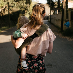 Porte-bébé en velours côtelé "Olive" Wilride