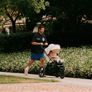 Poussette Avi Spin chassis noir "Stormy Blue" Cybex