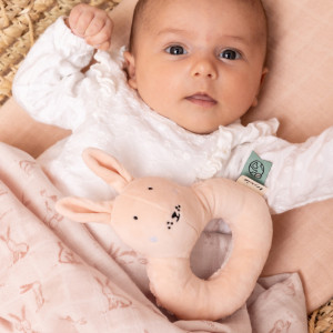 Hochet en coton bio "Mrs Lapin" Trixie