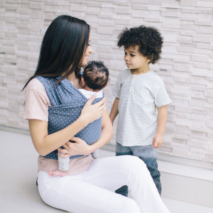 Echarpe de Portage Aura Knit "Coral Dots" Ergobaby