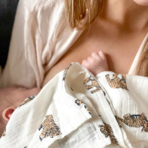 2 petits langes en gaze de coton Gaspard "Tigre Milk" (70x70 cm)