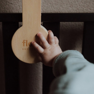 Mobile musical pour bébé en bois "Lou l'Ours" Flow