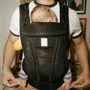 Porte-bébé Omni Deluxe Mesh "Noir Onyx" Ergobaby