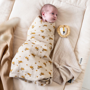 1 maxi-lange en mousseline de coton bio "Lively Lion" (110x110 cm) Trixie