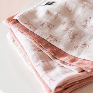 3 petits langes en gaze de coton bio "Rosy Rabbit" (55x55 cm) Trixie
