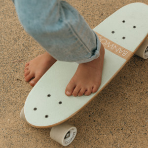 Skateboard en bois enfant "Menthe" (3-8 ans) Banwood