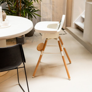 Chaise haute Evolu "Natural/Blanc" + Tablette + Set Pieds Longs + Coussin "Grey" Childhome