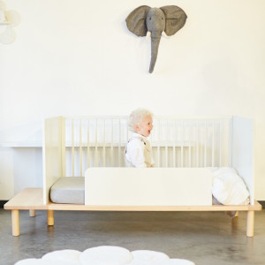 Lit bébé évolutif 70x140 en bois Evobed "Ecru / Naturel" + Barrière de lit 