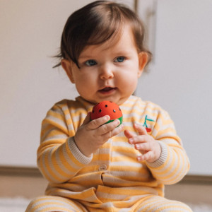 Coffret de balles sensorielles bébé  en caoutchouc naturel "Salade de Fruits" Oli & Carol
