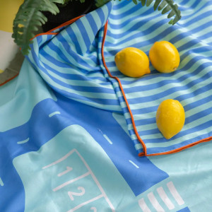 Serviette de plage en microfibre (180 x 180 cm) "Circuit Bleu" Quut