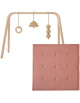 Tapis de jeu TAMI "Rose Marsala" +  Arche d'éveil en bois et jouets NAHO