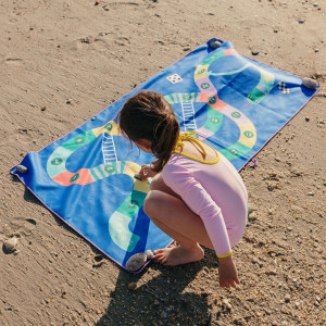 Serviette de plage enfant en microfibre (140 x 70 cm) "Echelles & Serpents" Quut