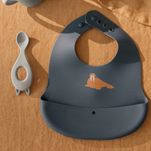 Bavoirs à poche en silicone Ember "Artic Sea" (6-36 mois) (x2) Liewood