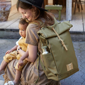 Sac à langer à dos mixte en PET recyclé "Rolltop Olive" Lassig