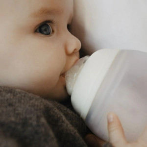 Biberon anti-colique en silicone BibRond (240ml) "Milk" Elhée