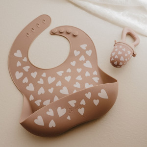 Bavoir à poche en silicone "Love Taupe" (6-36 mois) Zakuw