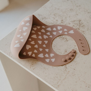 Bavoir à poche en silicone "Love Taupe" (6-36 mois) Zakuw
