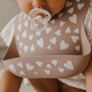 Bavoir à poche en silicone "Love Taupe" (6-36 mois) Zakuw