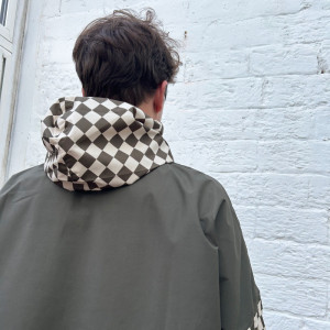 Poncho de pluie Long "Damier Kaki" (adulte) Poule Party