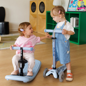 Trottinette 3 roues Mini Micro Deluxe avec roues LED Rock & Go "Bleu Ardoise" (1-6 ans)