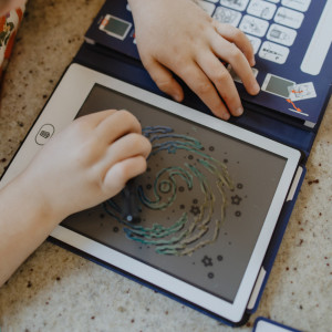 Tablette à dessin lumineuse KIDYDRAW-MINI "Galaxie" (3 ans et +) Kidywolf