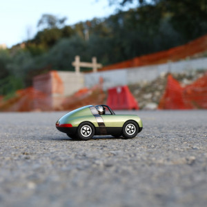 Voiture Luft Hopper "Vert Olive/Noir " (17,5 cm) Playforever