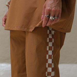 Pantalon de pluie "Damier Marron" (adulte) Poule Party