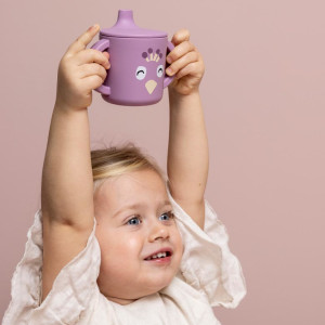Tasse d'apprentissage à bec et anses en silicone "Mrs Peacock" Trixie