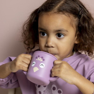 Tasse d'apprentissage à bec et anses en silicone "Mrs Peacock" Trixie