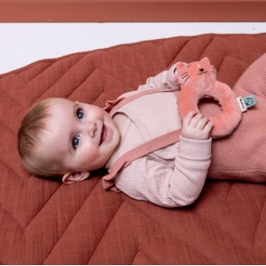 Hochet en coton bio "Mrs Chat" Trixie