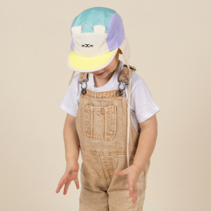 Casquette bébé anti-UV Camper "Ourson Bleu Jaune vert" kietla