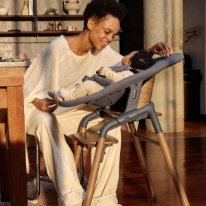 Chaise haute évolutive en bois et bioplastique Giraffe "Bois chaud/Gris" Bugaboo