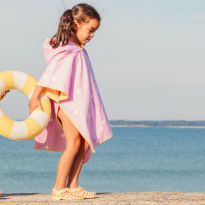 Poncho de plage microfibre enfant "Rose Banane" (1-6 ans) Quut