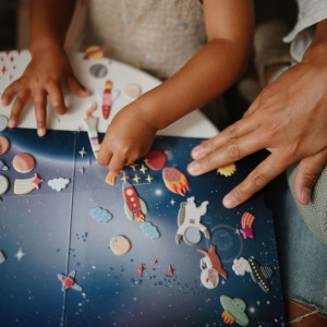 Livre de stickers réutilisables "L' Espace" Mushie