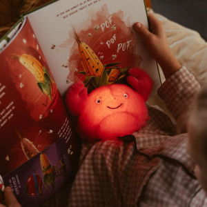 Veilleuse LED en peluche "Théo le Crabe" (18 cm) Atelier Pierre