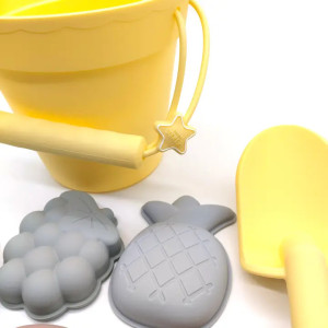 Jouets de plage en silicone (seau, pelle et 4 moules) "Jaune"
