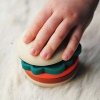 Jouet d'éveil en silicone "Le Burger Empilable" (12 mois et +)