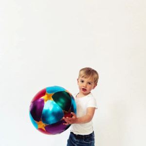 Ballon multicolore à étoiles en tissus (30 cm) Ratatam