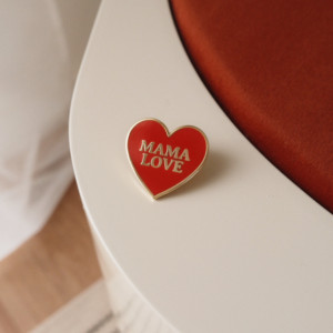 Pin's "Coeur Rouge Mama Love" Bisou Salé