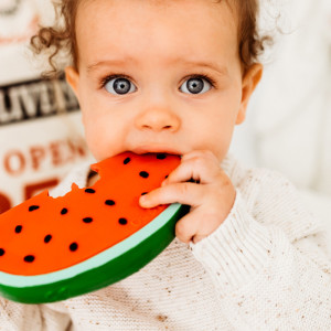 Coffret Cadeau Naissance en caoutchouc naturel "Salade de Fruits" Oli & Carol